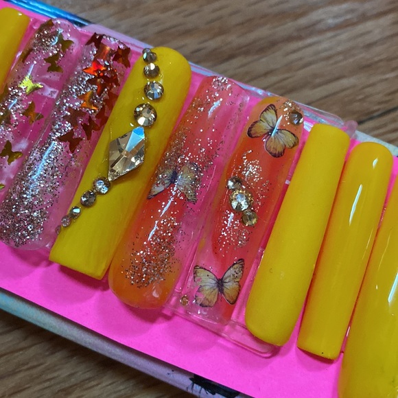 “Yellow Sunset Xl Nails” (Spring/Summer Collection) - Picture 2 of 5